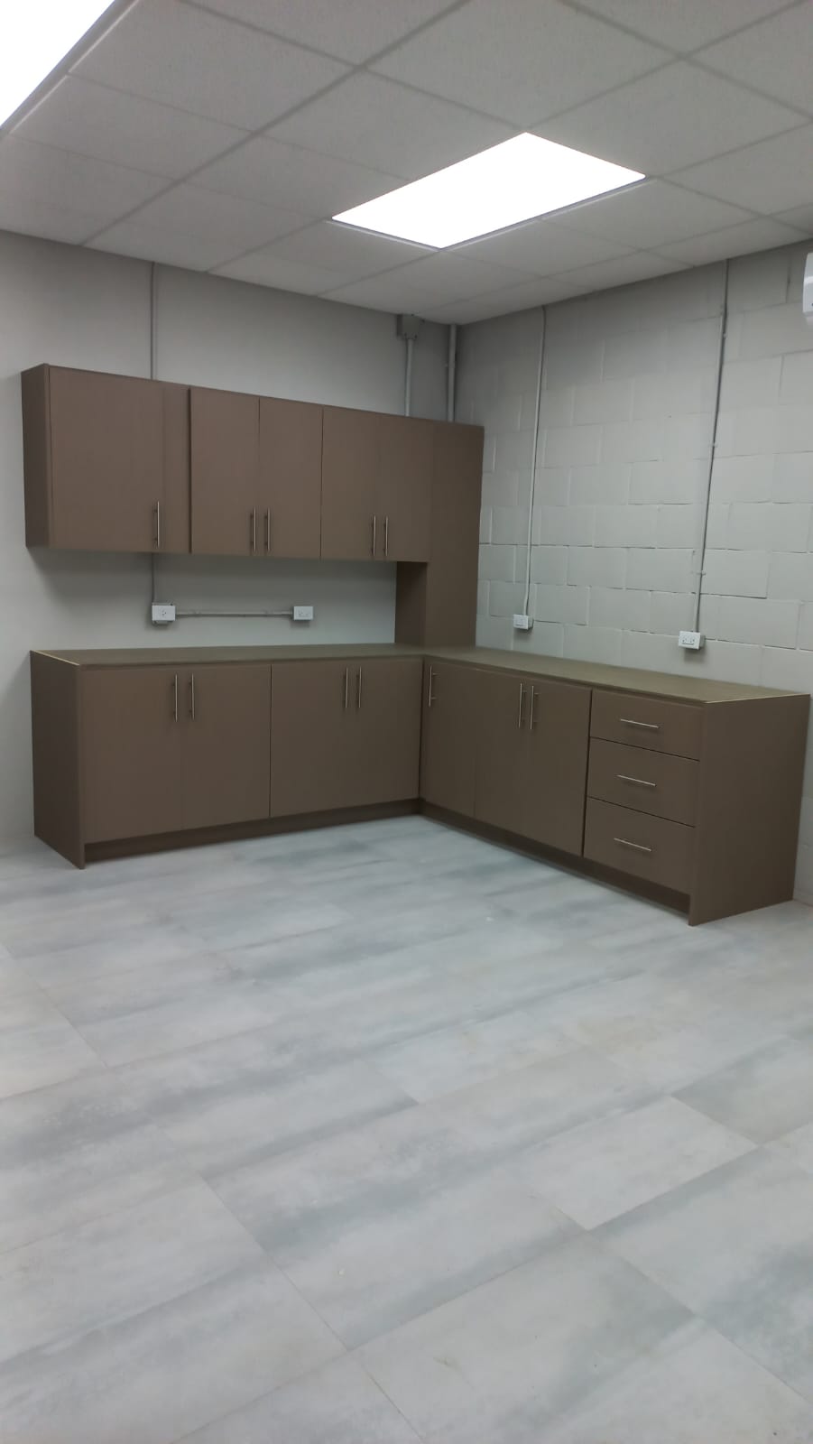 L-shaped office pantry cabinetry with upper and lower cabinets