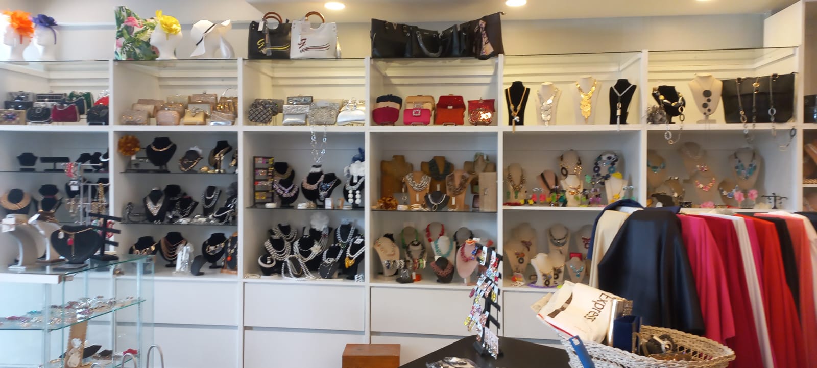 Retail accessories display wall